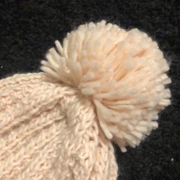 Soft pink beanie - Picture 2 of 3